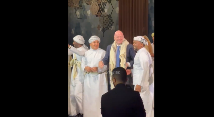 رئيس FIFA يرقص الينبعاوي في جدة