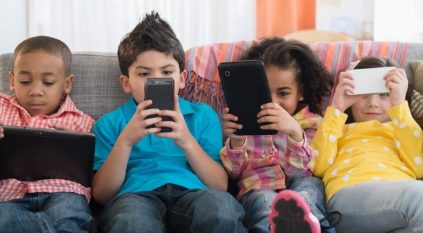 كيف تؤثر القراءة الإلكترونية على أطفالنا؟