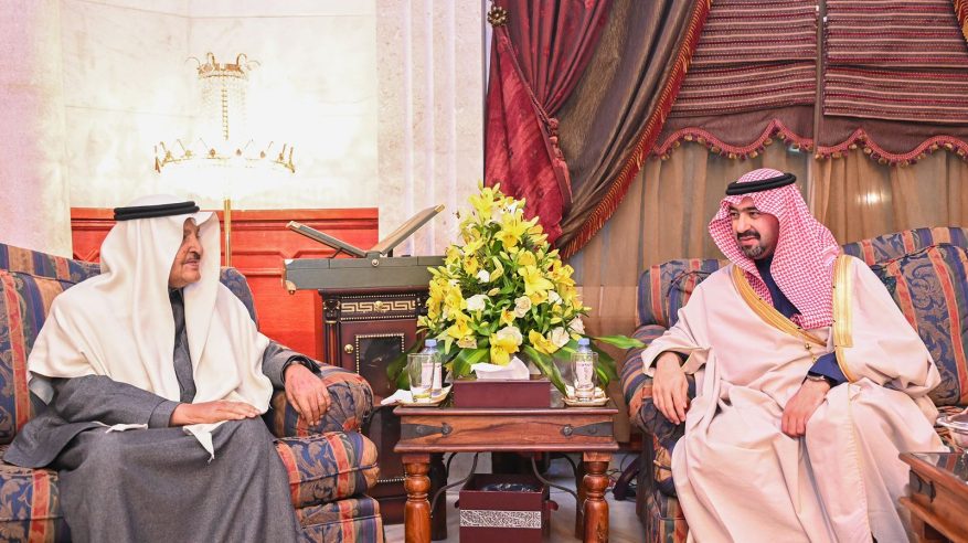 خالد بن سعود يزور الشيخ أحمد الخريصي في منزله