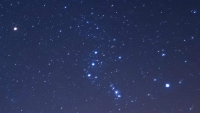 نجوم الجوزاء تمتع المشاهدين في ليالي الشتاء الباردة