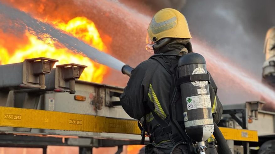 مدني الدمام يباشر حريقًا في حاويات بميناء الملك عبدالعزيز