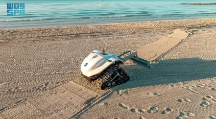 روبوت مبتكر لتنظيف الشواطئ بوجهة البحر الأحمر