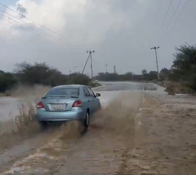 أمطار غزيرة وسيول جنوب المخواة