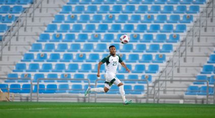 هل يغيب أيمن يحيى عن كأس آسيا 2023؟