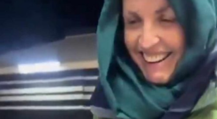 تصرف شهم من مواطن عثر على رحالة فرنسية نائمة في البر