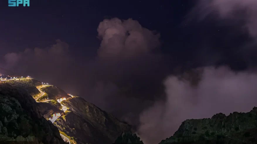 موجة ضباب على منطقة الباحة حتى الصباح 