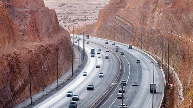 إغلاق طريق القدية باتجاه العاصمة الرياض كاملًا اليوم