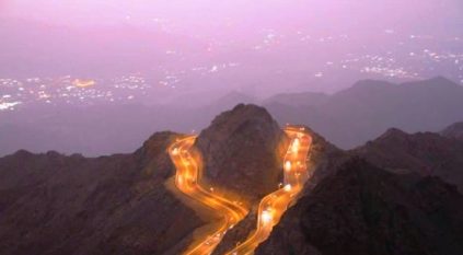 إغلاق طريق الهدا بالطائف في كلا الاتجاهين