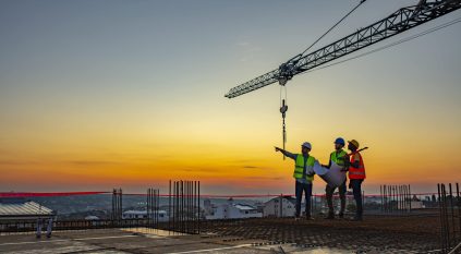 وزارة الصناعة تصدر 183 ترخيصاً بقطاع مواد البناء في 2023