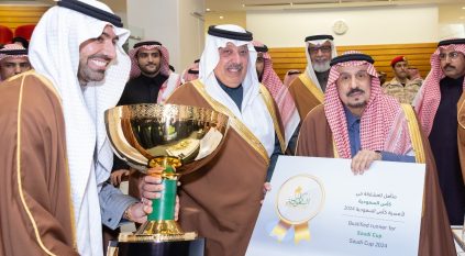 أمير الرياض يتوج الفائزين بكأسي خادم الحرمين الشريفين والخيالة السعوديين