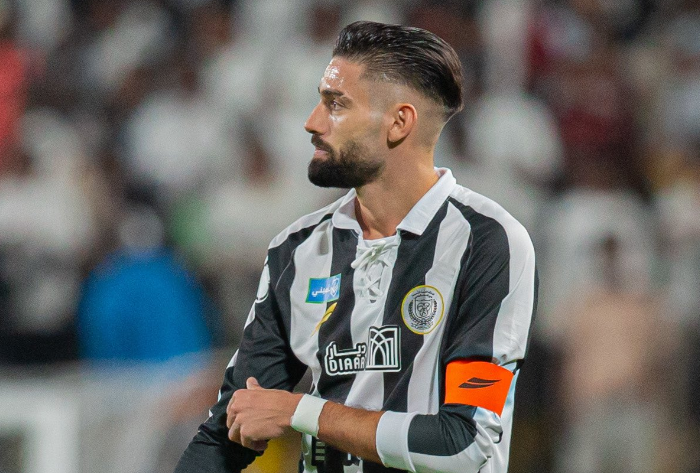 الشباب مهدد بفقد يانيك كاراسكو أمام النصر .. رأي طبي يُنهي الجدل