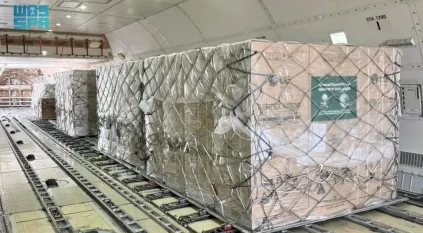 طائرة المساعدات السعودية السادسة لأوكرانيا تصل بولندا