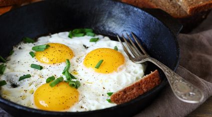 طريقة جديدة لقلي البيض تثير تفاعل السوشيال ميديا