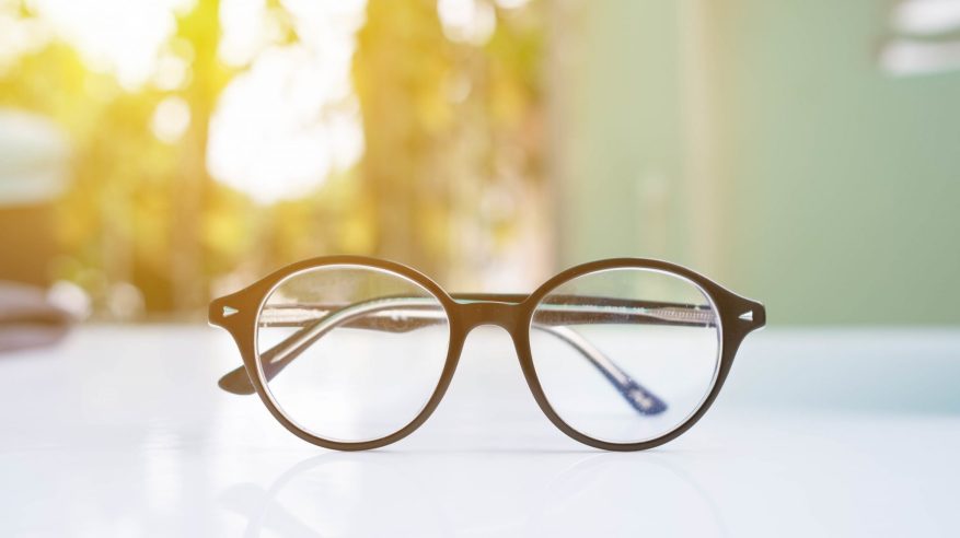 حقيقة تضرر العين لارتداء النظارة الطبية بقياسات غير صحيحة