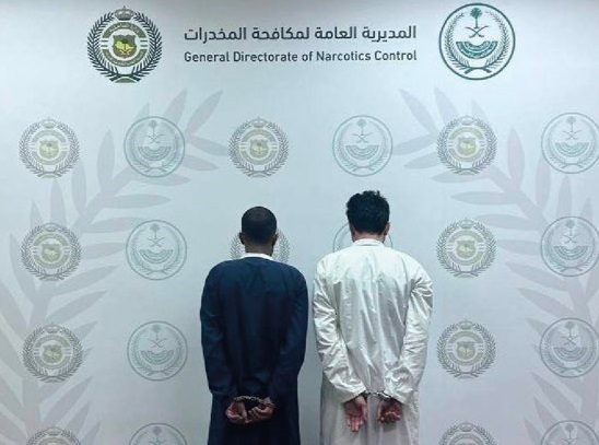 ضبط مواطنين لترويجهما الحشيش المخدر وأقراصًا محظورة بالرياض