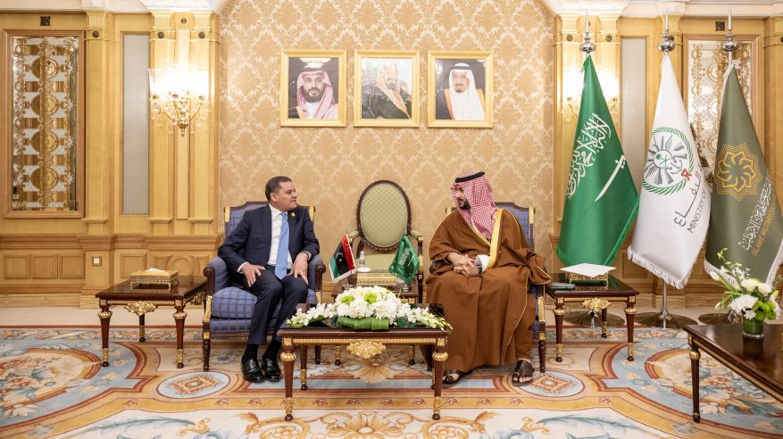 خالد بن سلمان يبحث تعزيز التعاون الدفاعي مع رئيس الوزراء الليبي