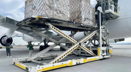 وصول الطائرة الإغاثية السعودية العاشرة تحمل مساعدات للشعب الأوكراني