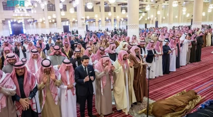 أمير الرياض يؤدي صلاة الميت على الأمير ممدوح بن سعود وخالد بن مساعد السيف
