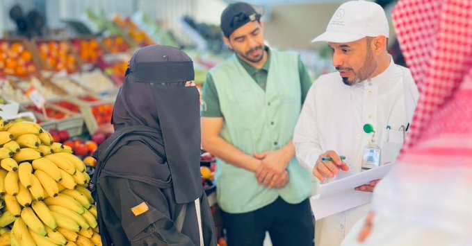 ضبط عمالة ومنشآت مخالفة في أسواق النفع العام بجدة