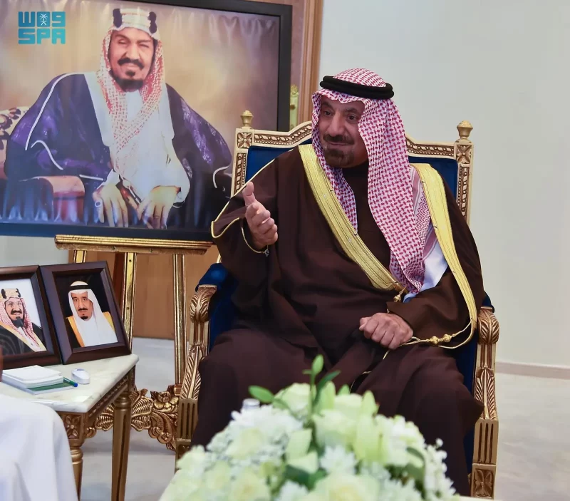 الحارث يتسلم وسام الملك عبدالعزيز لتبرعه بالخلايا الجذعية لشقيقه