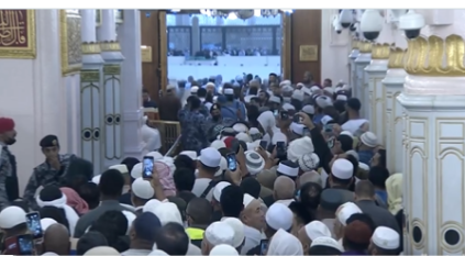 حشود غفيرة تتسابق لزيارة الروضة الشريفة شوقًا ولهفة