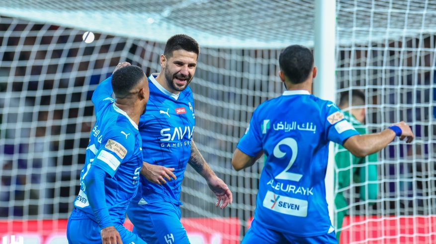 ثنائية ميتروفيتش تمنح الهلال التقدم ضد الرائد