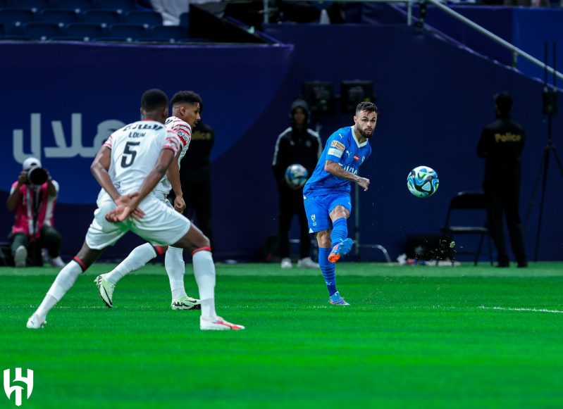 الهلال ضد الرائد