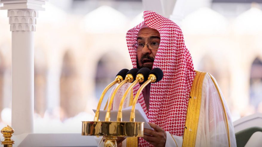 خطيب المسجد الحرام يحذر الأثرياء والتجار من المباهاة والتفاخر والمغالاة في الأسعار