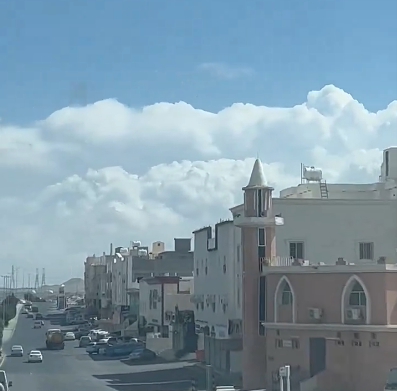 شاهد.. سحب المزن العملاقة تزين الأفق بالطائف
