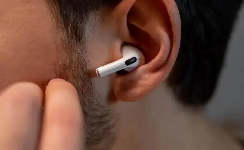 أضرار استخدام سماعات الآيربودز