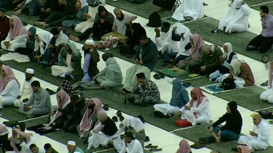 جموع المصلين يؤدون صلاة الاستسقاء في جميع مناطق السعودية