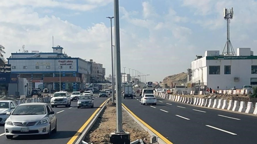 فتح الحركة المرورية على عبّارات مجرى السيل بحي الأمير فواز بجدة