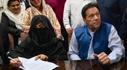 بيبي زوجة عمران خان الثالثة متهمة بالكسب غير المشروع