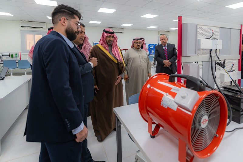 نائب أمير تبوك ينوه بالتخصصات النوعية في جامعة فهد بن سلطان