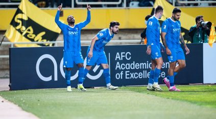 الكلاسيكو يفصل نادي الهلال عن رقم تاريخي