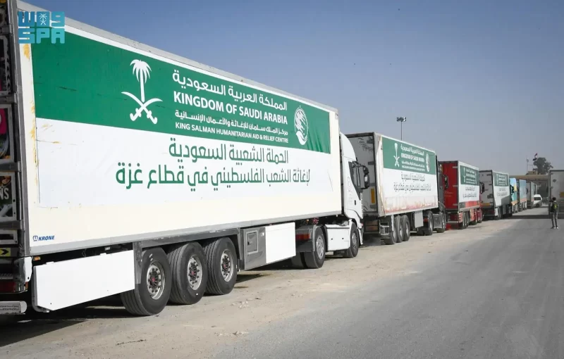 400 شاحنة إغاثية سعودية عبرت منفذ رفح نحو قطاع غزة