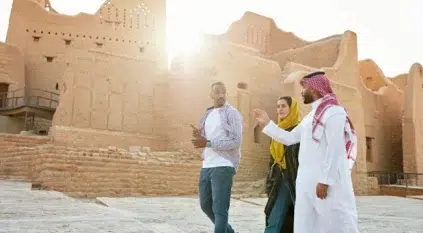 مستشار سفر تروي تجربة سفرها الرائعة للسعودية وتقدم نصيحة للسياح