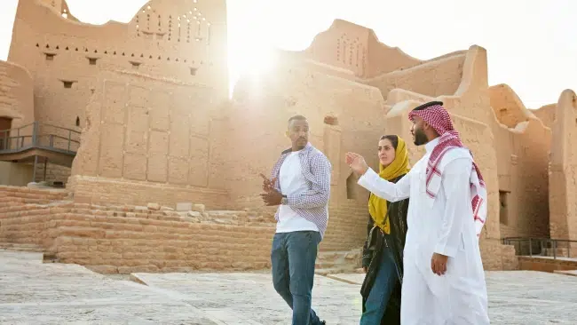 مستشار سفر تروي تجربة سفرها الرائعة للسعودية وتقدم نصيحة للسياح