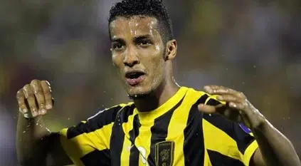 شاهد .. كلمات نايف هزازي تثير غضب جماهير الهلال