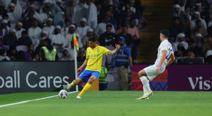 في حضور 10 لاعبين .. النصر يخسر أمام العين في الإمارات بهدف