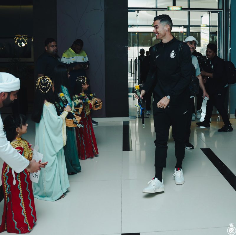 لاعبو النصر في الإمارات