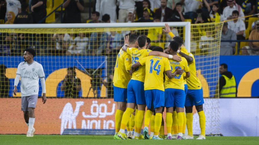 النصر يتقدم على الطائي ويستغل النقص العددي بالشوط الأول