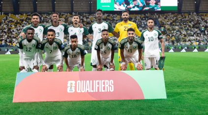 عدم احتفال ثلاثي المنتخب السعودي مع الجماهير يثير أزمة