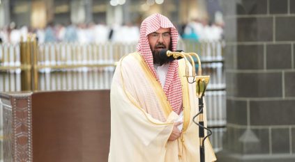 السديس من المسجد الحرام: تفرغوا للعبادات ولا تنشغلوا بالتصوير