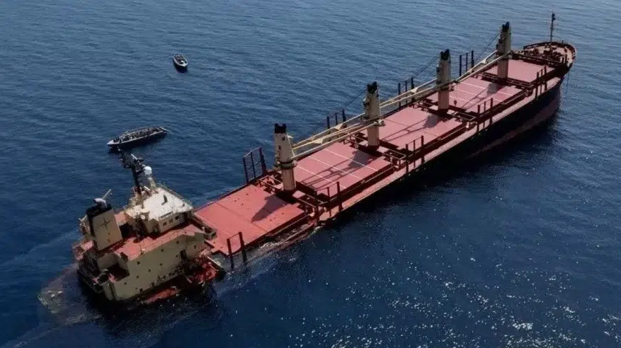 كارثة السفينة روبيمار تثير مخاوف بيئية كبيرة في البحر الأحمر