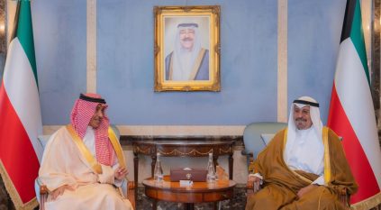 وزير الإعلام يبحث تعزيز التعاون الإعلامي مع الكويت