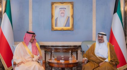 وزير الإعلام يبحث تعزيز التعاون الإعلامي مع الكويت