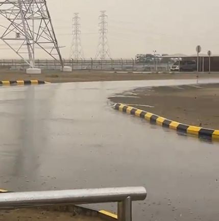هطول أمطار وسيول في أحياء جنوب جدة