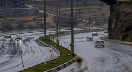 تنبيه من هطول أمطار غزيرة على عسير