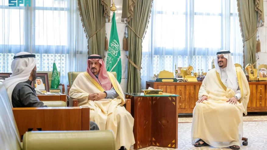 أمير الرياض يستقبل المواطن العنزي منقذ الطفل من حادث الدهس المحقق